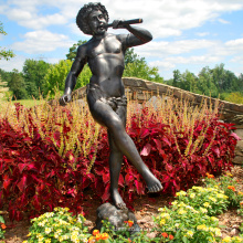Gartenmetallbrunnenskulptur-Bronzeboy, der Flötenstatue für Verkauf spielt